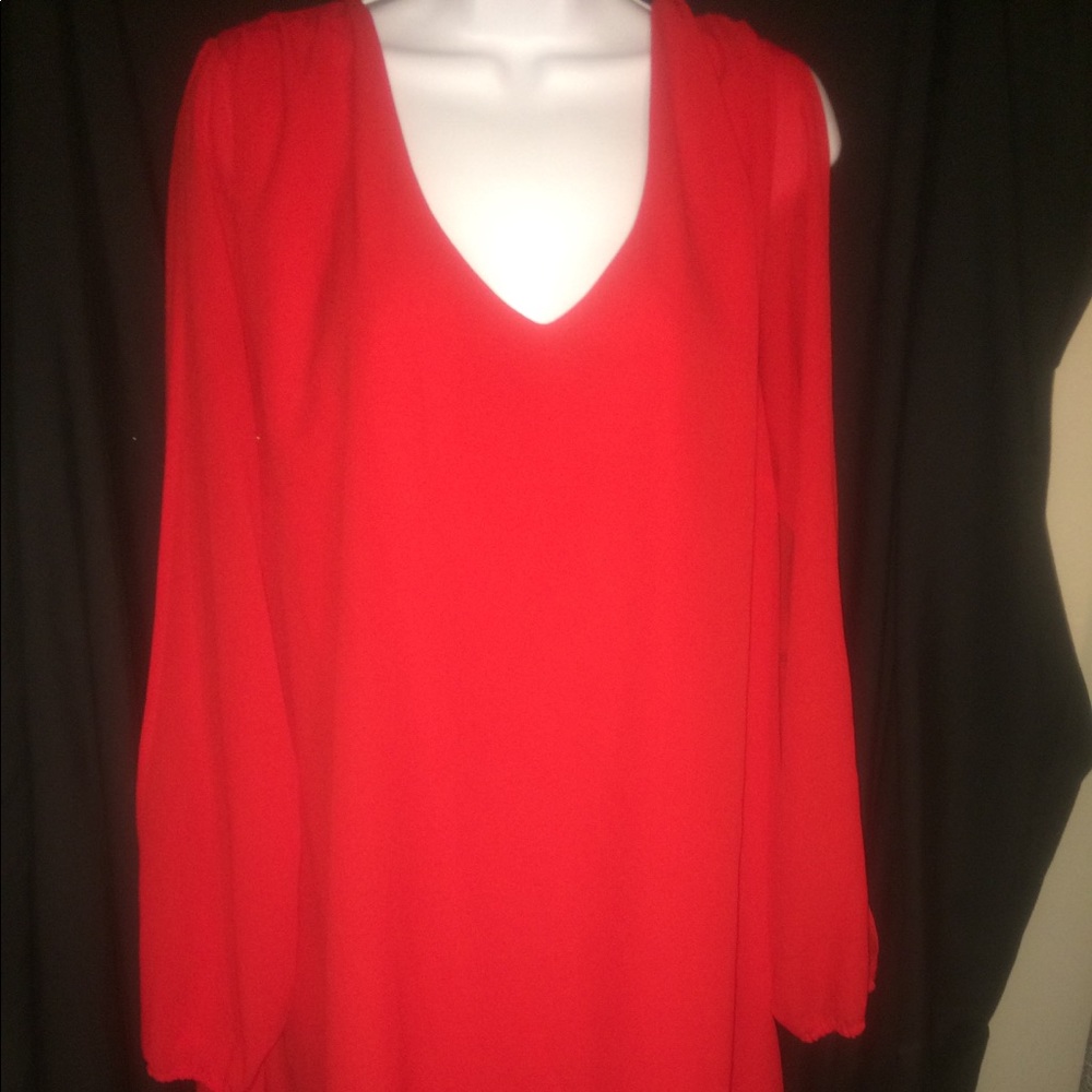 Open sleeve red dress